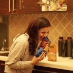 Rasika Dugal Instagram - मेरी चोरी पकड़ी जाती 🎶 (special packet of chips for those who remember this jingle... 😄 and can complete it). Also, say yay if you think midnight snacking should be a legit meal. Thanks for catching me red handed @mukulchadda 🤦🏽‍♀️