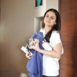 Rasika Dugal Instagram - Making my way to a 'healthy' weekend binge watch. Any recommendations? सोच के बोलना... I judge people by what they watch 😆. #NoPressure 👿 #Weekend #WeekendBinge #Recommendations