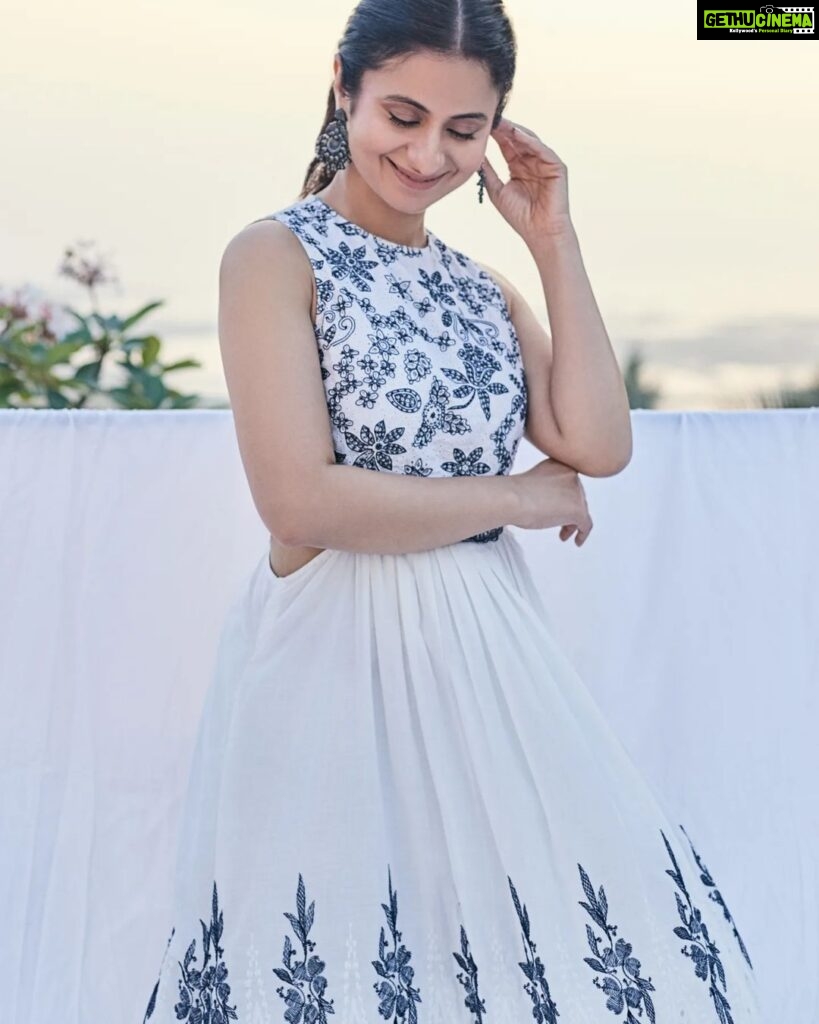 Rasika Dugal Instagram - My #Nirma moment 🤣 You are a true 80s child if you complete the following jingle (without googling it) 'Doodh si safedi...' Outfit: @shopverb Jewellery: @goldenwindow HMU: @jyotiiadvani.artistry Styling: @who_wore_what_when 📸: @thefirstclik #OOTD