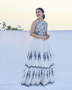 Rasika Dugal Instagram - My #Nirma moment 🤣 You are a true 80s child if you complete the following jingle (without googling it) 'Doodh si safedi...' Outfit: @shopverb Jewellery: @goldenwindow HMU: @jyotiiadvani.artistry Styling: @who_wore_what_when 📸: @thefirstclik #OOTD