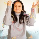 Rasika Dugal Instagram - Here's wishing you a रंग बिरंगा year. May you be doused in colour and confetti >>> but not expect it always >>> and have someone to put up with you when you sulk about it 😄 Happy New Year everyone! May this year be as wondrous as you want it to be! #HappyNewYear #NewYear #2023 #BestWishes