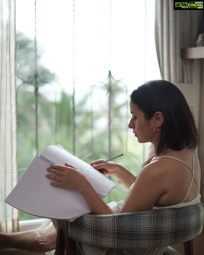 Rasika Dugal Instagram - Does everyone have a corner that allows you to laze and helps you get the work done at the same time! #Thursday #ThursdayVibes #ThursdayThoughts