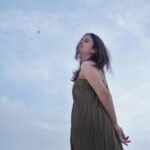 Rasika Dugal Instagram - Some Mondays you feel you can conquer the world......... by simply lazing around 😄 #Monday #MondayMood