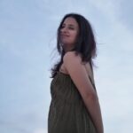 Rasika Dugal Instagram - Some Mondays you feel you can conquer the world......... by simply lazing around 😄 #Monday #MondayMood