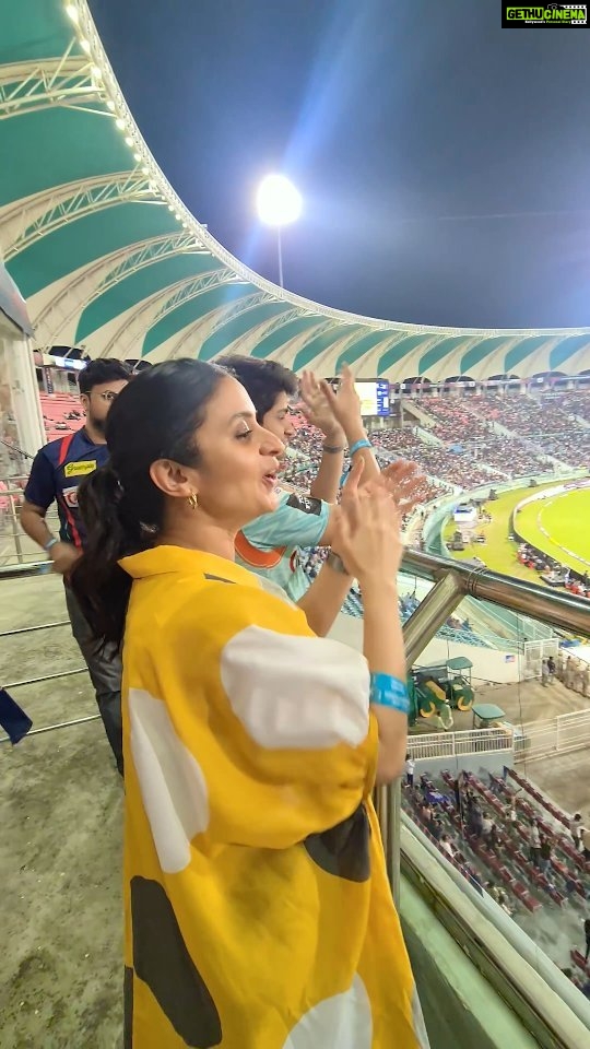 Rasika Dugal Instagram - When Adab meets Andaz! 😀 The #LucknowSuperGiants off to a great start on home turf. To many more! Kyunki season toh abhi baaki hai... #LucknowSuperGiants #LSG #LSGBrigade #GazabAndaz @lucknowsupergiants