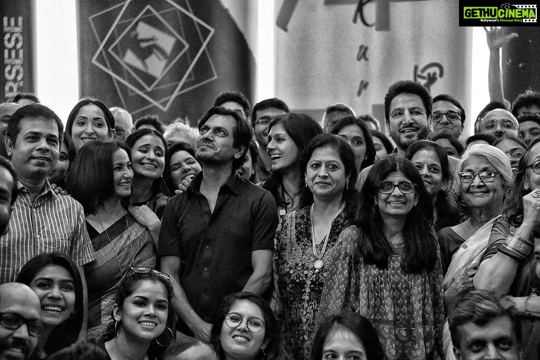 Rasika Dugal Instagram - सबके expressions उनकी personality के मुताबिक 😀 A beautiful moment from the cast and crew screening of #MantoTheFilm. This will always be a special film... here's hoping all of us live by the words the film ends with 'Bol ke lab azaad hain tere...🎵'! #4YearsOfManto @nanditadasofficial @nawazuddin._siddiqui @divyadutta25 @rajshri_deshpande #Manto #MantoTheFilm