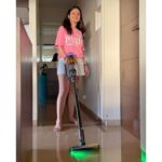 Rasika Dugal Instagram - I can safely say the Dyson was my most cherished lockdown buddy 😄... and now am thrilled to get my hands on the all new Dyson V15 Detect. A powerful vacuum with dust detect technology. The laser in the V15 helps detect microscopic dust which might get missed during traditional cleaning & helps me maintain my house for a much longer time. From one cleanliness freak to another... don’t miss out on this one! @dyson_india #DysonV15 #DysonIndia #DysonHome #Gifted