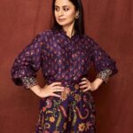 Rasika Dugal Instagram - Dil aur outfit dono garden-garden 😁💜 Outfit: @drishtizahabia Jewellry: @motifsbysurabhididwania MUA: @mayura_makeup_hair Styling: @who_wore_what_when 📸: @sagarmohite96 #OOTD