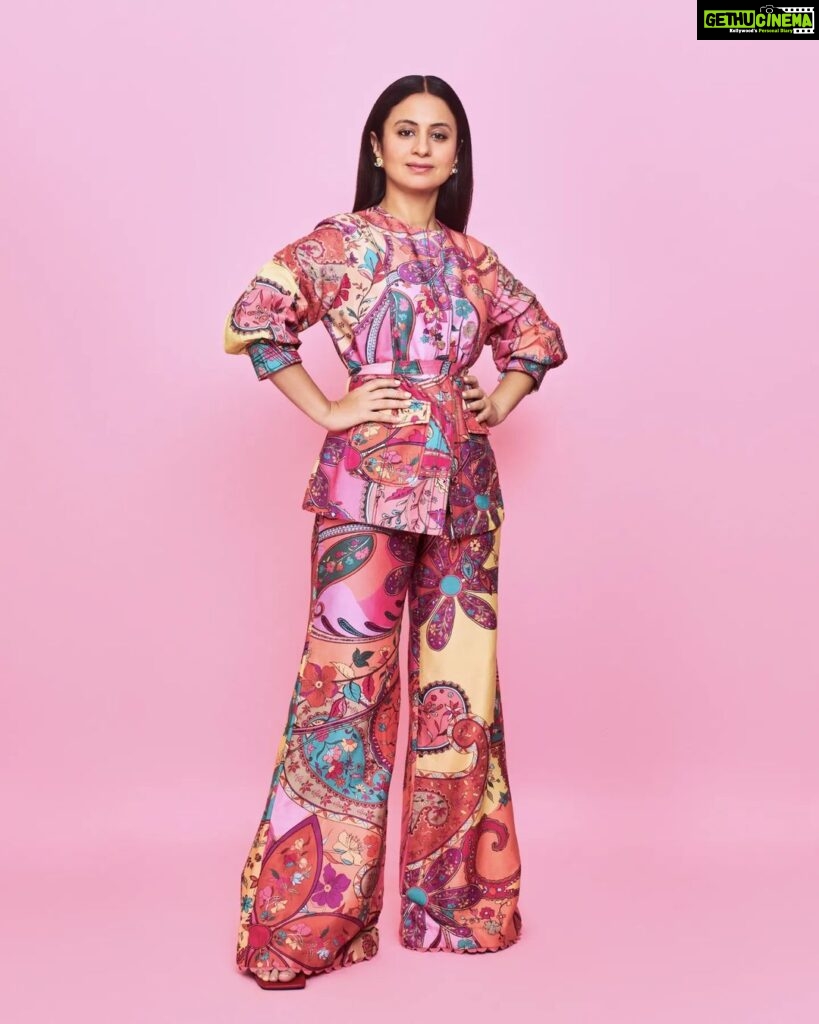 Rasika Dugal Instagram - All things pink 🌸 Outfit: @ridhimehraofficial Jewellery: @minerali_store HMU: @mayura_makeup_hair Styling: @who_wore_what_when Fashion team: @d.shubham_j 📸: @sagarmohite96 #OOTD