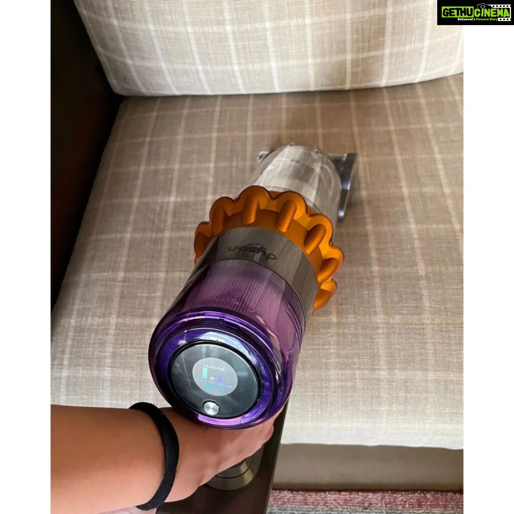 Rasika Dugal Instagram - I can safely say the Dyson was my most cherished lockdown buddy 😄... and now am thrilled to get my hands on the all new Dyson V15 Detect. A powerful vacuum with dust detect technology. The laser in the V15 helps detect microscopic dust which might get missed during traditional cleaning & helps me maintain my house for a much longer time. From one cleanliness freak to another... don’t miss out on this one! @dyson_india #DysonV15 #DysonIndia #DysonHome #Gifted
