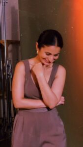 Rasika Dugal Instagram - My inbuilt antidote 😀 #WorldLaughterDay #LaughterDay #KeepLaughing #FunnyReels #ReelIt #ReelItFeelIt