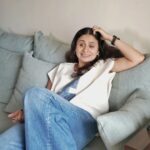 Rasika Dugal Instagram – Some days are for sitting on the couch and talking nonsense 😆

#Tuesday #TuesdayThoughts