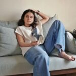 Rasika Dugal Instagram – Some days are for sitting on the couch and talking nonsense 😆

#Tuesday #TuesdayThoughts