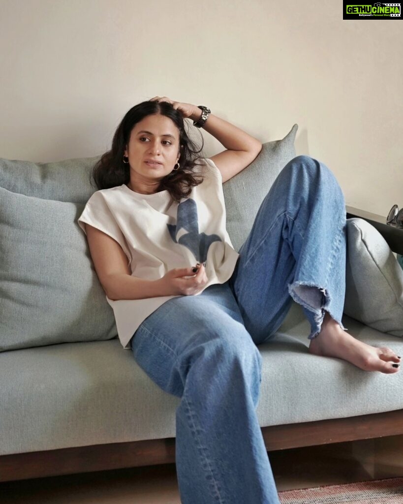 Rasika Dugal Instagram - Some days are for sitting on the couch and talking nonsense 😆 #Tuesday #TuesdayThoughts