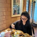 Rasika Dugal Instagram – A good Bengali thali deserves this kind of devotion… and the only thing that can compete with it is a newspaper packet full of Jhalmuri doused in mustard oil (especially when it comes from a thela) 😀

#ShootDiaries #ShantiniketanDiaries #ShootLife #LifeOfAnActor #FoodLove
