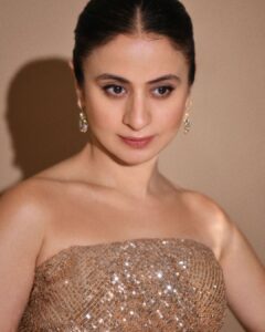 Rasika Dugal Instagram - 🥂 #HELLOHallOfFameAwards2023 Outfit: @shivaniawastyofficial Jewellery: @anmoljewellers Heels: @louboutinworld MUA: @mayura_makeup_hair Hair styling: @swapnilkashid_ Styling: @who_wore_what_when 📸: @rishabhkphotography