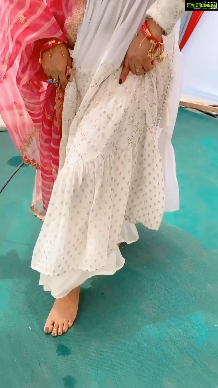 Reema Vohra Instagram - 🌸Ghar more pardesiya🌸 @rinkuworah @blackpussicats . . . . . . . . . . . . . . . . . . . . . . . . . . . . . . . . . . . . . . #fyp #reelsinstagram #reelitfeelit #trending #igreel #gharmorepardesiya #feetmodels #feetmodelling #animetoes #animefeet #animesoles #barefootgirl #feetpic #dubaifeet #dubai #dubailife #muscat #oman #uae #emirates #bahrain #quwait #beautifulsoles #feetnails #toenails #toerings #indianfeet #keralafeet #softsole #hennafeet . . . . . . . . . . . . . . . . . . . . . . . . . . . . . . . . . . . . . .