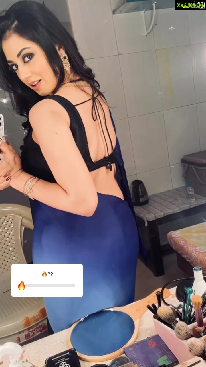 Reema Vohra Instagram - πDil kya kare?π @rinkuworah . . . . . . . . . . . . . . . . . . . . . . . . . . . . . . . . . . . . . . #fyp #reelsindia #trending #trendingreels #trendingvideos #reemaworah #dubaimallu #sareelook #sareeblouse #bluesaree #satinsaree #satinsilk #satinsilksarees #sexyblouse #mallugram #sexyhips #beautifulgirls #indianwoman #indiansarees #hotindian #uae #muscat #muscatoman #uaemallu #chennai #keralagirl #dubaihighlife #kuwait #kuwaityat #kuwaitwomen . . . . . . . . . . . . . . . . . . . . . . . . . . . . . . . . . . . . . .