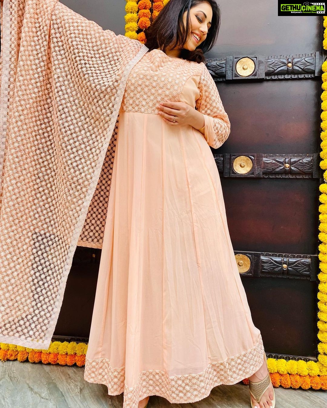 Reema Vohra Instagram - "What does a peach say to a pear? I am like you but softer and sweeter." 😋Beautiful Anarkali suits with gorgeous dupata by :- @vastrabymilonee . . . . . . . . . . . . . . . . . . . . . . . . . . . . . . . . . . . . . . #ootd #ootdindia #anarkali #anarkalisuits #anarkalidress #peach #turquoise #greendress #beautygram #collaborationindia #collaboration #indianoutfit #indianoutfits #indianusa #canadianinfluencer #canadianmodel #dubaimodel #uaemodel #bangaloremodel #bangalore_insta #chandigarhblogger #mohali #feetgram #beautifulindia #beautifulasian #asianmodel #cutemodel #curvymodel #hot #fyp . . . . . . . . . . . . . . . . . . . . . . . . . . . . . . . . . . . . . .