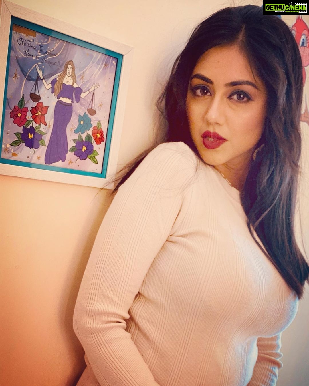 Reema Vohra Instagram - A woman in love with herself is magnetic 🧲 @craft_o_decor love the beautiful personalised frames,artwork and fridge magnets /wall hanging from @craft_o_decor ,10/10 for everything including the creativity. Buy and give your home or office space a beautiful creative makeover from @craft_o_decor ❤️❤️❤️❤️ . . . . . . . . . . . . . . . . . . . . . . . . . . . . . . . . . . . . . . #me #fyp #heels #heelsaddict #heelsmurah #highheels #heelslover #heelsfetish #heelsclass #stilettonails #stilettos #stiletto #stilettoheels #instaheels #heelsoftheday #longlegs #heel #highheel #killerheels #pointedheels #loveheels #highheels #heelslovers #heelstagram #louboutinheels #bosslady #dubai #muscat #oman #keralafeet #anklet . . . . . . . . . . . . . . . . . . . . . . . . . . . . . . . . . . . . . .
