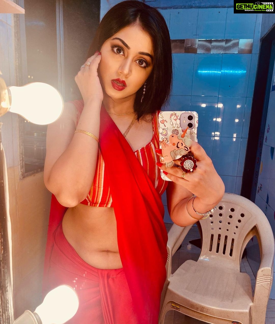 Reema Vohra Instagram - 👑500K❤️❤️🙏🏻Blessed👑 @rinkuworah . . . . . . . . . . . . . . . . . . . . . . . . . . . . . . . . . . . . . . #instalike #viralpost #viralpic #viralpost #igdaily #redsaree #satin #satinsilk #pallu #500k #trendingsaree #trendingpost #reemaworah #redlips #lipbite #dubaimallu #bahrain #queen #nabhi #navelqueen #deepnavel #deepnavelhole #navelqueen #navelpiercing #hotnavel #keralite #keralagirls #hotactress #hot #beautiful #beautifulgirls #southactress . . . . . . . . . . . . . . . . . . . . . . . . . . . . . . . . . . . . . .