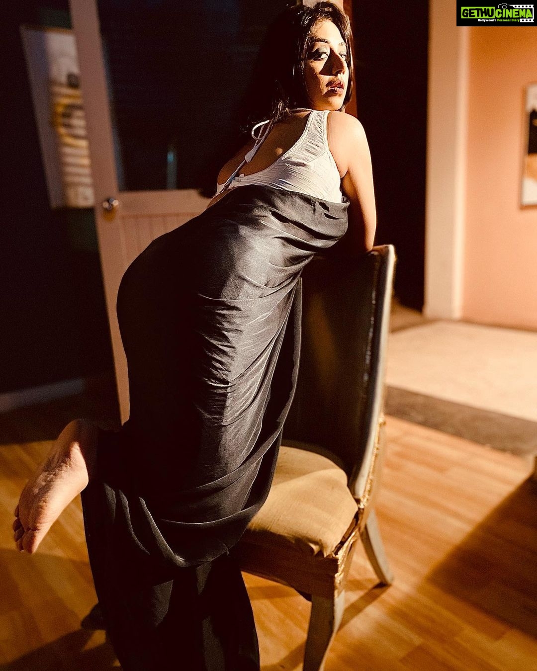 Reema Vohra Instagram - ✨Am a queen and queens do not need a king ❤️🔥✨ @rinkuworah @blackpussicats . . . . . . . . . . . . . . . . . . . . . . . . . . . . . . . . . . . . . #satinsilk #satinsilksarees #queen #fyp #gorgeouswomen #solesandtoes #baresoles #barefeets #barefootgirl #barefootlife #soleslover #solesfeet #perfectsoles #perfectarch #cutefeet #miamifeet #beautifulsoles #pinksoles #thepose #theposefeet #barefeetfetish #barefeetlovers #solesmodel #gorgeoussoles #prettytoes #prettytoesandsoles #archedfeet #archedsoles #softsole #solesandtoes . . . . . . . . . . . . . . . . . . . . . . . . . . . . . . . . . . . . .