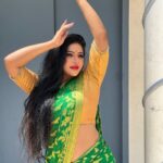 Reshma Pasupuleti Instagram – You, me & the good ole sun ☀️ 
@dharaniofficialpage designer saree & custom created blouse 💚

#love #lovelife #happy #working #nodistractions #stateofmind #chilledout #lovequotes #workquotes #karmaquotes