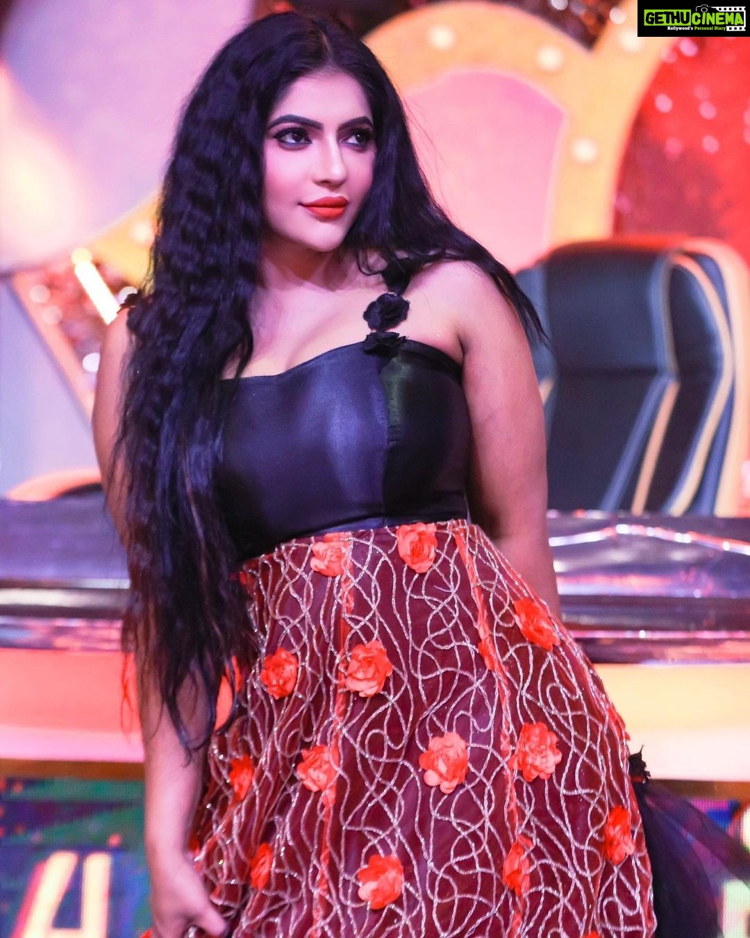 Reshma Pasupuleti Instagram - Next episode of #kpychampions4 is gonna be kinda scary, brace yourself 🕊️🔥❤️ @shrutika_arjun Designer @dharaniofficialpage Photographer @adem_vimalraj @vijaytelevision