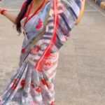 Reshma Pasupuleti Instagram – Sometimes miracles are just good people with kind hearts that god sent to you ✌️💝

 Saree @onlinegits #reels #reelsinstagram #reelsvideo #reelsindia #reelitfeelit #reeducaçãoalimentar #reelkarofeelkaro #reelsviral  #sarees #Radhika #reshmapasupuleti #bagyalakshmiserial #vijaytelevision just dance and laugh it helps to heal 💛