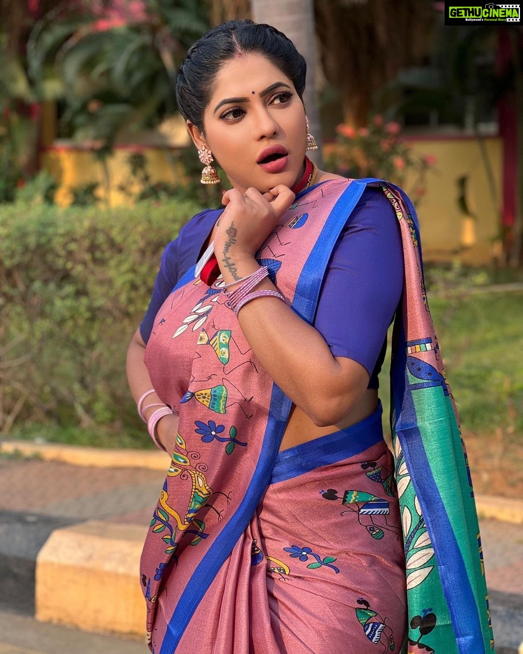 Reshma Pasupuleti Instagram - Eppudraaaa ippadi odaney innoru girl fren 😳 #kadavulirukkarukumaru 🙏🏽