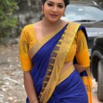 Reshma Pasupuleti Instagram – Veyyil thangaley aanalum pic edukanum 😃 

Saree @onlinegits