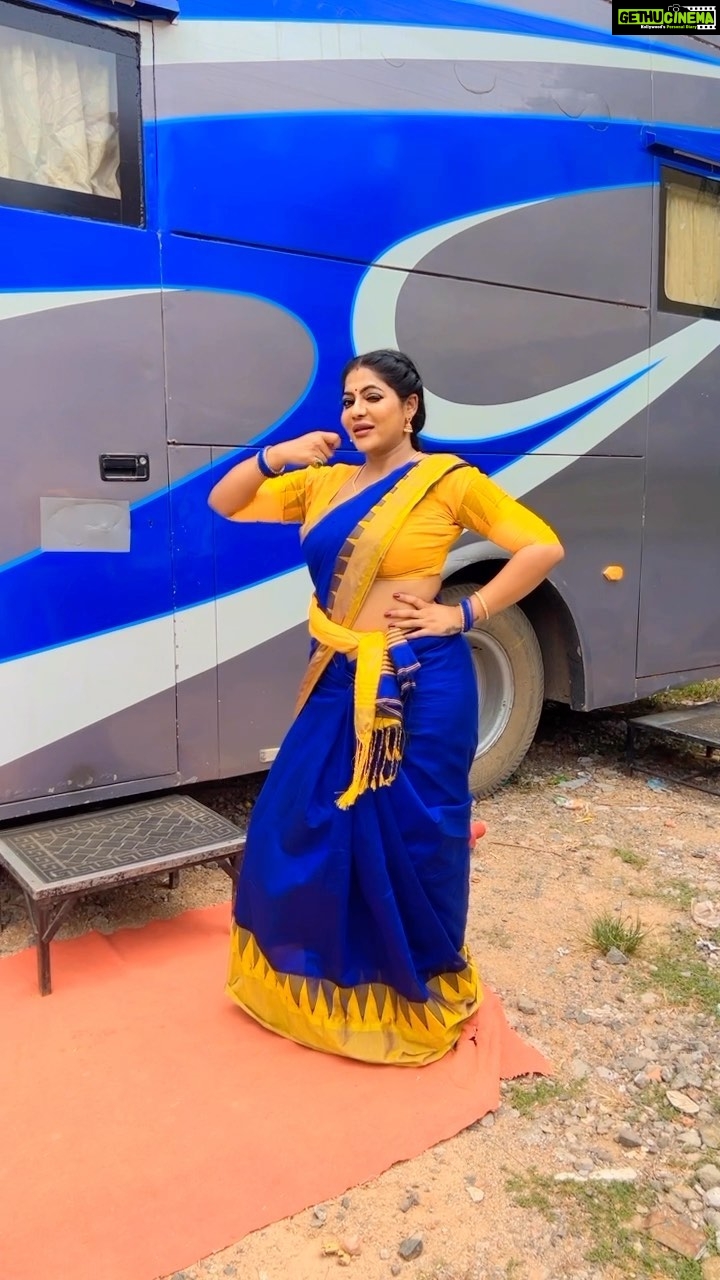 Reshma Pasupuleti Instagram - The thing is you don’t know who’s praying for you and who’s playing with you, on an other note I can dance for this tune anywhere 🤣😂😂 #minervettikatti #cozitstrending #wastrending #littletoolate #reel #dasaramovie #nani #reelsvideo #reelsindia #reelitfeelit #reelsvideo This beautiful saree is by @onlinegits thank you love the Color 💙