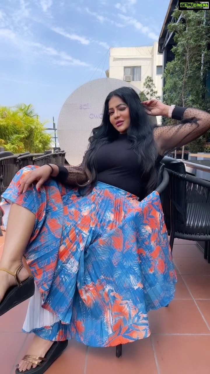 Reshma Pasupuleti Instagram - The energy around you effects your health too, so keep positive people who love you around you #teel #reels #reelinsragram #reelkarofeelkaro #reelsvideo #reelsindia