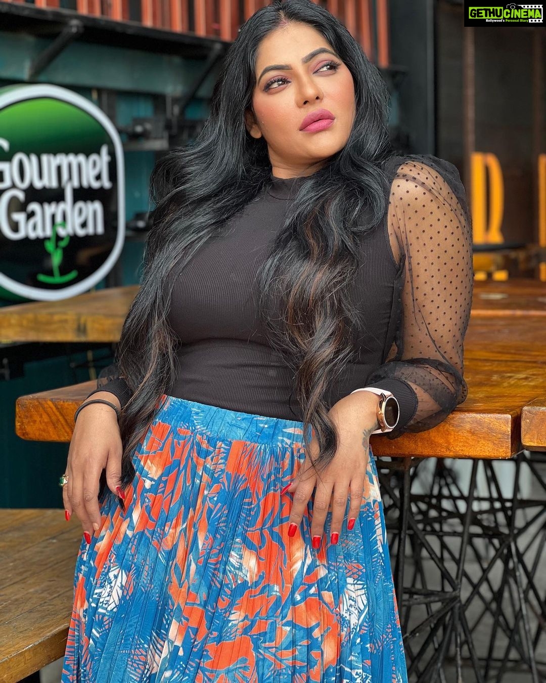 Reshma Pasupuleti Instagram - It’s woman’s day, celebrate yourself. 💐