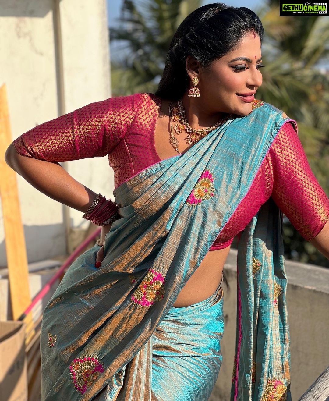 Reshma Pasupuleti Instagram - You are strong. You are beautiful You can take on anything 💙💖 Saree & styling @dharaniofficialpage