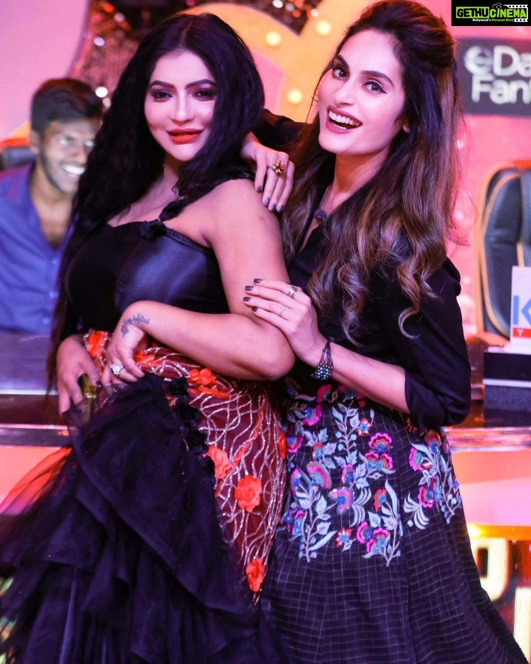 Reshma Pasupuleti Instagram - Next episode of #kpychampions4 is gonna be kinda scary, brace yourself 🕊️🔥❤️ @shrutika_arjun Designer @dharaniofficialpage Photographer @adem_vimalraj @vijaytelevision
