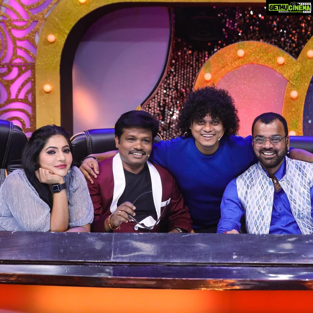 Reshma Pasupuleti Instagram - My #kpychampions4 family @mathuraimuthuofficial @shrutika_arjun @jalko_dhadibalaji @vijaytvpugazh @bjbala_kpy @aranthainisha @director_thomson_vijaytv the one place I truly am happy & has my ❤️. I’m grateful for director @director_thomson_vijaytv for giving me this gift🙏🏽 spiritually I needed it💯 Nandri Ayyaaaa 🙌🏽 Photography by @adem_vimalraj @vijaytelevision