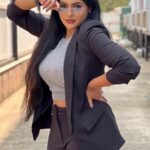 Reshma Pasupuleti Instagram - Obsessed with sunrise, sunset, flowers, the moon & you 🤍🖤 #kpychampions4 @vijaytelevision MUA & HAIR @makeover_by_miga @nishok_hairstylist @makeup_arttreat