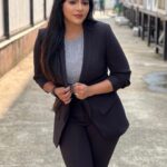 Reshma Pasupuleti Instagram - Obsessed with sunrise, sunset, flowers, the moon & you 🤍🖤 #kpychampions4 @vijaytelevision MUA & HAIR @makeover_by_miga @nishok_hairstylist @makeup_arttreat