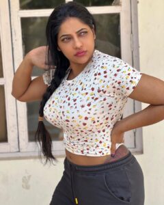Reshma Pasupuleti Instagram - The only people who deserve to be in your life are those who treat you with love, kindness & total respect ✌️