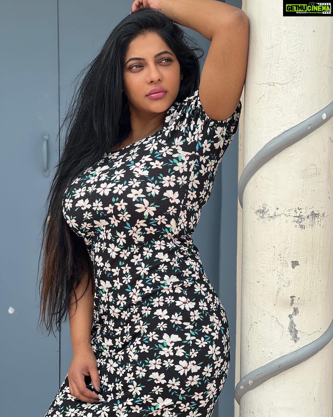 Reshma Pasupuleti Instagram - As an ambitious woman you have two options, A SUPPORTIVE PARTNER OR NO PARTNER AT ALL 🥰