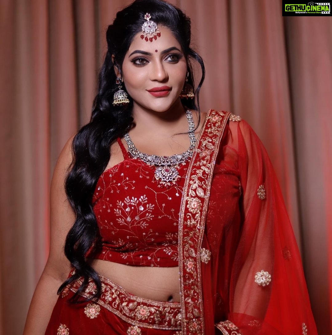 Reshma Pasupuleti Instagram - Celebrate yourself baby girl, no one knows what it takes to be you #womansday MUA : @glossylook_makeup_madurai Jewels: @vinodevbridaljewellery Clicks : @n2_photography_ Videos: @happymomentz_madurai Edits :@rrstudios_wedding_photography Costume : @sanas_bridalboutique Managed by : @cinematic_luv