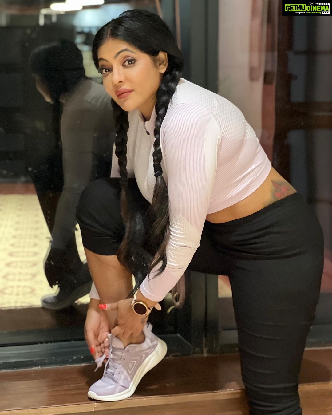 Reshma Pasupuleti Instagram - A man who threatens to leave you every two days. Never had you in his long time plans stay woke ladies #moveone