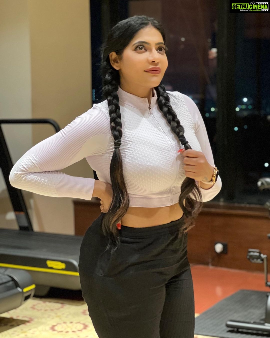 Reshma Pasupuleti Instagram - A man who threatens to leave you every two days. Never had you in his long time plans stay woke ladies #moveone