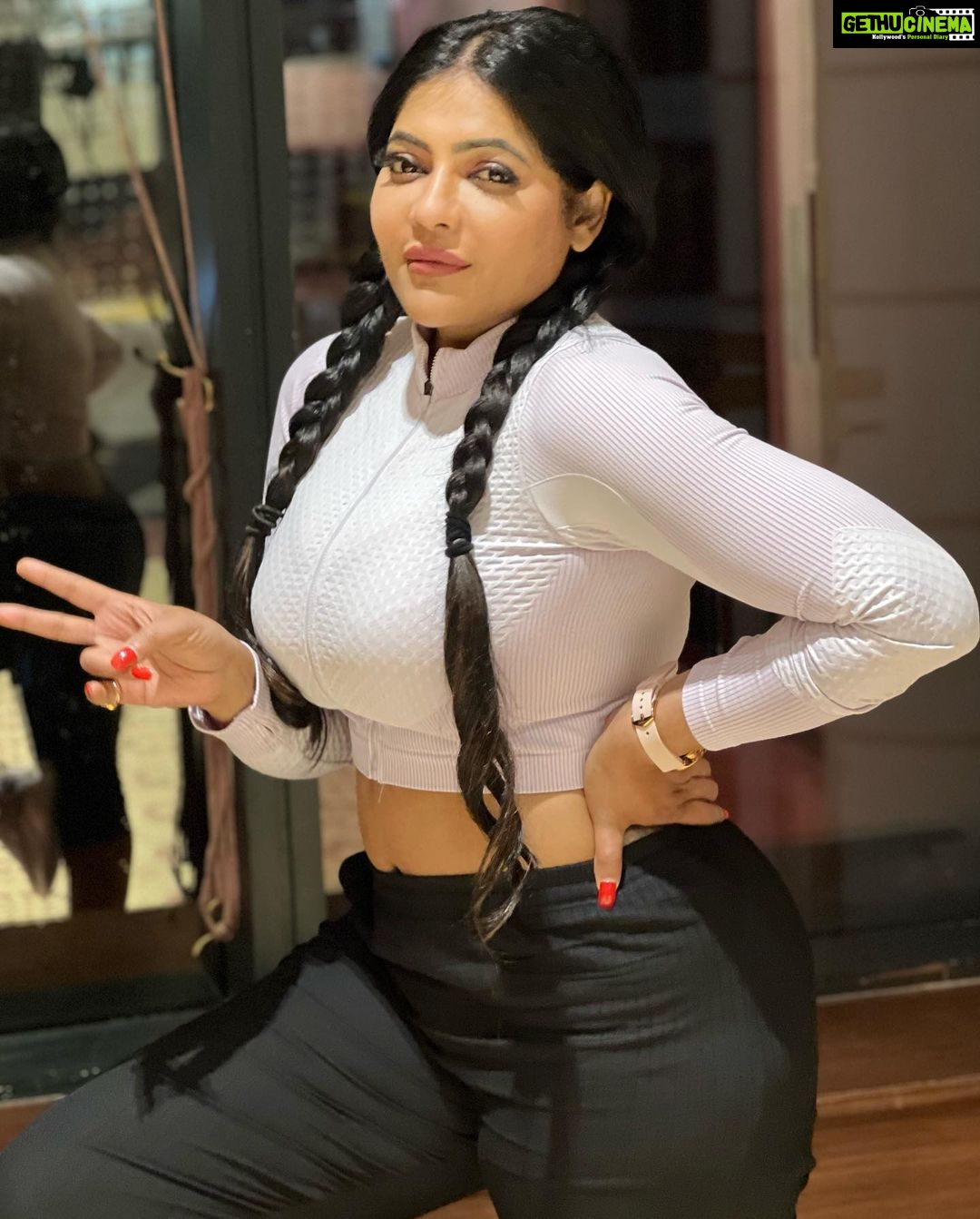 Reshma Pasupuleti Instagram - A man who threatens to leave you every two days. Never had you in his long time plans stay woke ladies #moveone