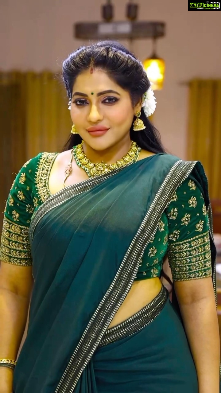 Reshma Pasupuleti Instagram - 😍😍🔥🔥 சீதா ராமன் | திங்கள் - சனி இரவு 7:30 மணிக்கு இது நம்ம டைம்... இனி அழகான டைம்... #SeethaRaman #Seetha #Raman #Madhumitha #Mahalakshmi #Sethupathi #Subash #Umamageshwari #Durai #Archana #IthuNammaTime #IniAzhaganaTime #newserial #Zeetamil #ZeeOnTheGoReels #LiveReel @reshmapasupuleti