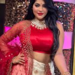 Reshma Pasupuleti Instagram - Just because it’s taking time, doesn’t mean it’s not happening ❤️💋 #hardworkpaysoff💯 #kpychampions4 #vijaytelevision @dharaniofficialpage @jewelhub_chennai