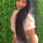 Reshma Pasupuleti Instagram – Are you looking for natural , organic skincare and haircare products for your happy hair and skin days!!! 
Yayyy!! It’s none other than AKSHAA NATURE. 

Well I am treating myself with AKSHAA NATURE ‘s Arappu shampoo and Fruit pack to have a perfect glow. 

Check out their page for affordable skincare and their raw materials are sources from their own farm

For orders @akshaa_nature
Whatsapp enquiry- 7373714252

#reshmapasupuleti #bakiyalakshmiserial #vijaytv #zeetamil #akshaanature #akshaanaturefarm #arappushampoo #farmfresh #organicskincare