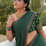 Reshma Pasupuleti Instagram – Change is scary, but so is staying the same ✌️ #positivefuture #keepgodinheart #loveislove #greenismyfavoritecolor #emerald 
Costume @swapnaareddyofficial #styling
Jewelry @crown_bridal_collectionss 
Jewelry @jewelhub_chennai