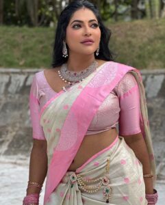 Reshma Pasupuleti Instagram - Let kindness write all the chapters in your life 🌸

Jewelry @jewelhub_chennai
